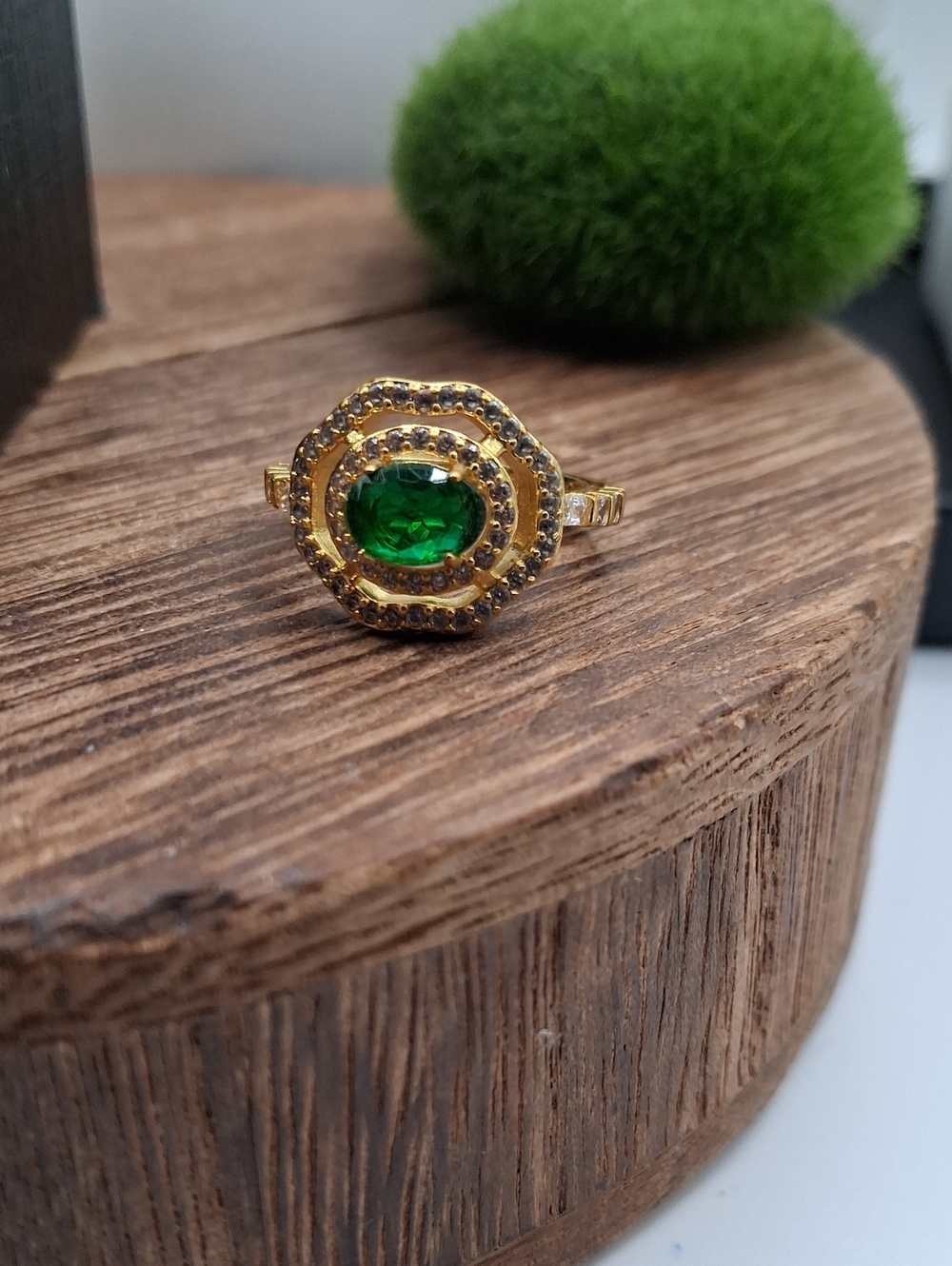 Halo Ring with Green Crystal Stone Size 5.5 R835